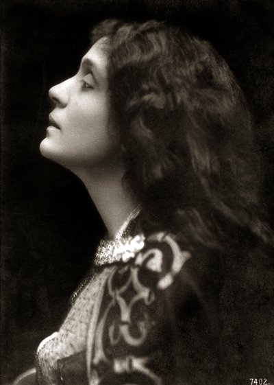 Eleonora Duse - portret profiel door Unknown photographer