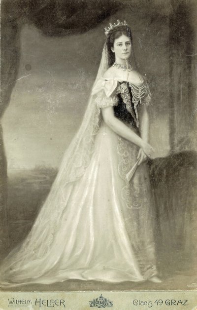 Elisabeth, keizerin van Oostenrijk en koningin-gemalin van Hongarije (24 december 1837 – 10 september 1898) (foto) door Unknown photographer