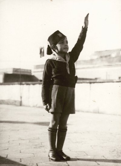 Fascisme, kleine tafel door Unknown photographer
