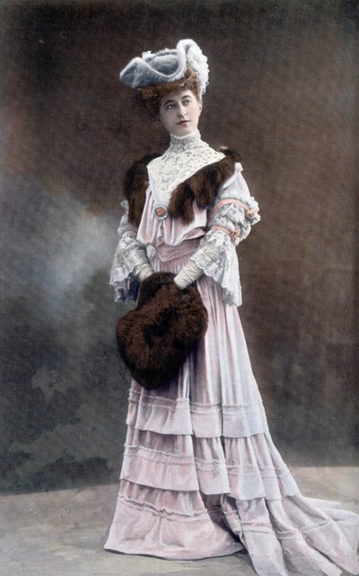 Franse komiek Gabrielle Dorziat (1880-1979) foto door Reutlinger uit de Franse krant "Le Theatre" september 1905 door Unknown photographer