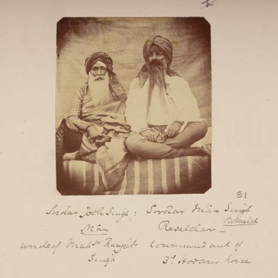 Hoofdmannen uit de geboortestad van Ranjit Singh: zijn oom, Jodh Singh Mann (links), en Man Singh Vuraich, Gujranwala, ca. 1860 (z/w foto) door Unknown photographer