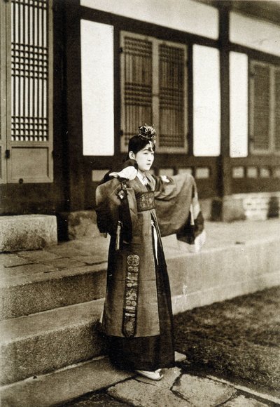 Kusang Coreense danser (eind 19e eeuw) door Unknown photographer