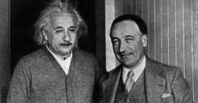 Louis Farigoule alias Jules Romains ontvangen door Albert Einstein, Princeton, VS door Unknown photographer