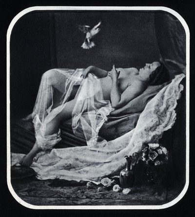 Naakte vrouw liggend rond 1850 Anonieme fotografie door Unknown photographer