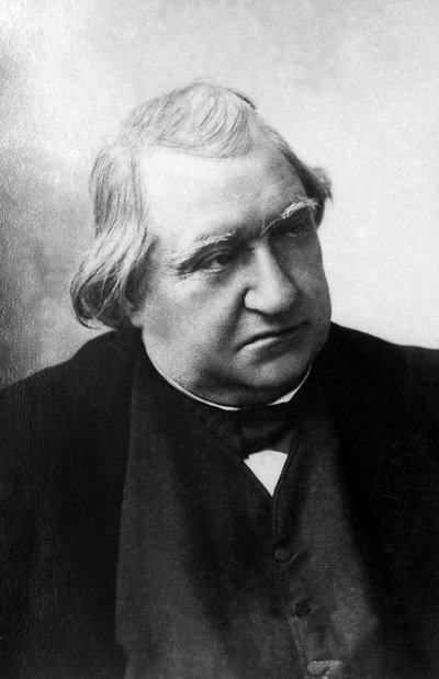 Portret van Ernest Renan (1823-1892), Franse filoloog en schrijver. door Unknown photographer