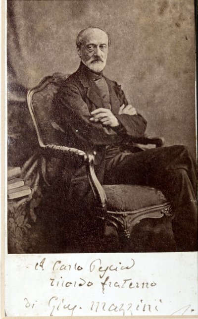Portret van Giuseppe Mazzini, met handtekening door Unknown photographer