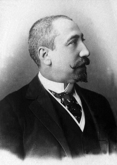 Portret van Jacques Anatole Francois Thibault, bekend als Anatole France (1844-1942), schrijver en journalist gekozen in de Académie Française in 1896. door Unknown photographer