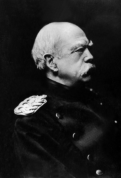Portret van Otto Eduard Leopold von Bismarck (1815-1890), kanselier van Pruisen en het Duitse Rijk door Unknown photographer