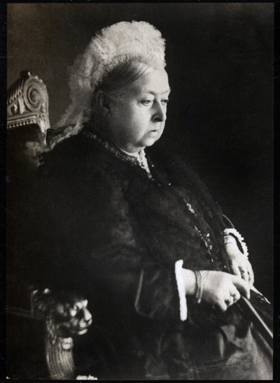 Portret van Koningin Victoria (1819-1901), Koningin van het Verenigd Koninkrijk van Groot-Brittannië en Ierland. FPL collectie door Unknown photographer