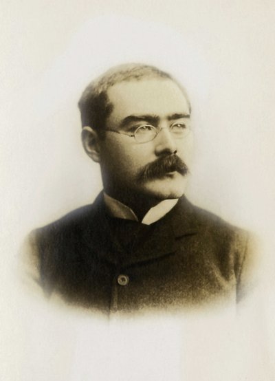 Portret van Rudyard Kipling (1865-1936), Engelse schrijver. door Unknown photographer
