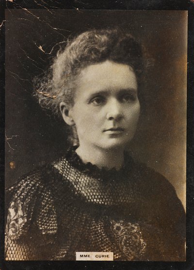 Portret van de chemicus en natuurkundige Marie Skłodowska-Curie (1867-1934), vrouw van Pierre Curie, Nobelprijs voor Natuurkunde in 1903 met haar man en voor Scheikunde in 1911 door Unknown photographer