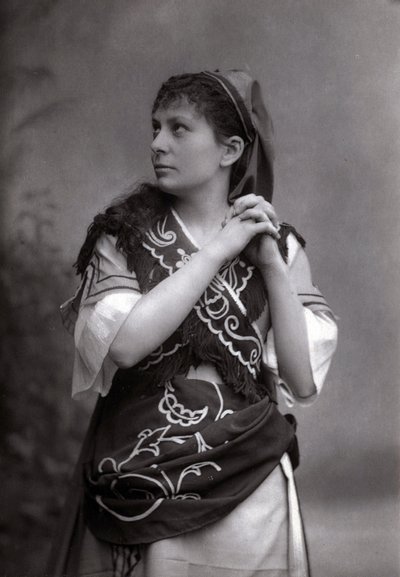 Portret van de sopraan Elisabeth Janvier in Le Tribut de Zamora van Charles Gounod in 1881. door Unknown photographer