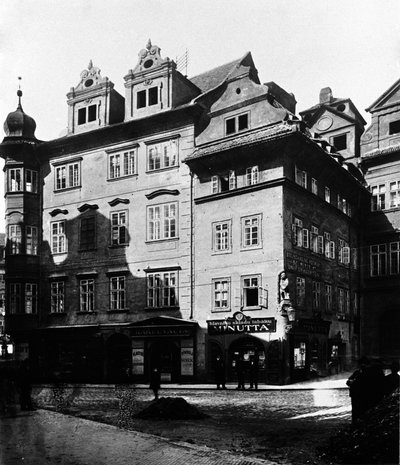 Praag, het huis Minutta, waar schrijver Franz Kafka woonde tussen 1889 en 1896. door Unknown photographer