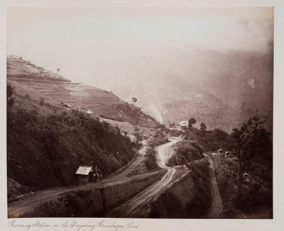 Keerstation op de Darjeeling-Himalaya-lijn door Unknown photographer
