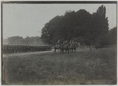 Revue van 14 juli, optocht van de Saint-Cyr school, Parijs, ca.1900 (z/w foto) door Unknown photographer