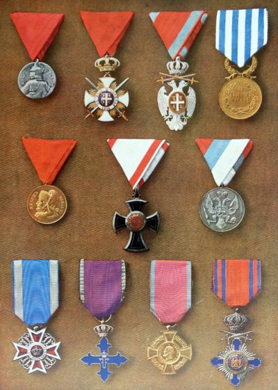 Servische en Roemeense militaire medailles door Unknown photographer