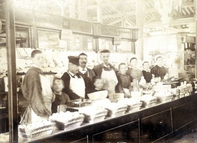 Het Maison Seigre, kaasmaker op de markt van Aligre door Unknown photographer
