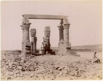 De Romeinse kiosk van Qertassi (vandaag in Nieuw Kalabsha), gezien vanuit het oosten, Egypte, foto door Edition J P Sebach, ca. 1890 door Unknown photographer