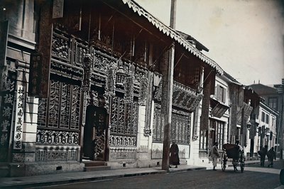 Uitzicht op gebouwen langs een weg in China door Unknown photographer