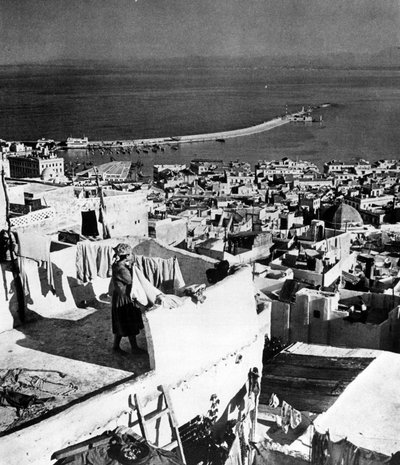 Uitzicht op de haven en de stad Algiers door Unknown photographer