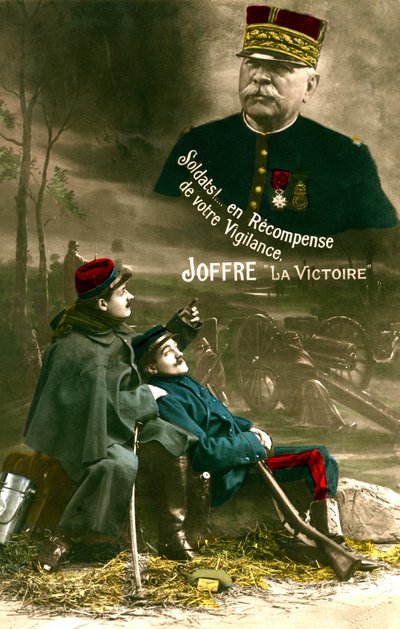 WWI ansichtkaart, Marechal Joseph Joffre richt zich tot de "poilus": "Soldaten! Als beloning voor jullie waakzaamheid, de overwinning." (foto) door Unknown photographer