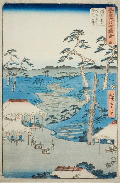 Hodogaya: Ver Uitzicht op de Kamakura Bergen vanaf het Rusthuis nabij de Grensboom (Hodogaya, Kyoboku tateba Kamakura yama enbo), nr. 5 uit de serie "Beroemde Zichten van de Drieënvijftig Stations (Gojusan tsugi meisho zue)," ook bekend als de Verti door Utagawa Hiroshige