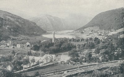 Een Iers Dorp Glendalough, 1910 door Valentine and Sons Ltd