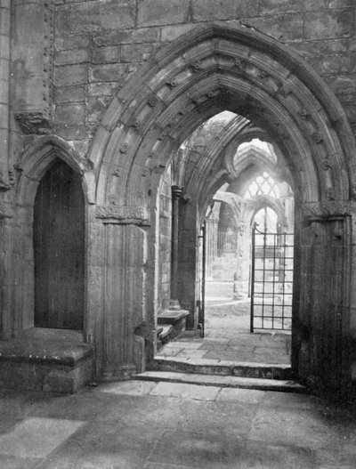 Portiek van het kapittelhuis, Elgin Kathedraal, Schotland, 1924-1926 door Valentine and Sons Ltd