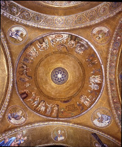 Uitzicht op de koepel met mozaïeken op een gouden achtergrond door Veneto Byzantine School