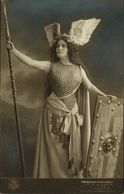 Madame Charles Cahier als Brünhilde in Die Walküre door Victor Angerer