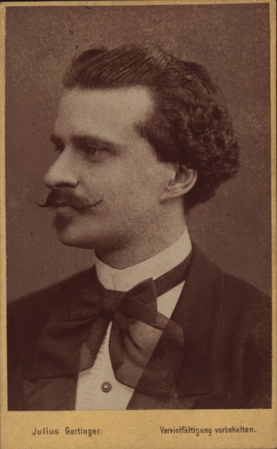 Portret van de componist Eduard Strauss 1835-1916, 1874 door Vienna . Photo studio Julius Gertinger
