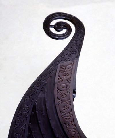 Boegbeeld van een begrafenisdrakkar (Vikingschip) uit Oseberg, daterend uit de 9e eeuw. Oslo Bygdoy Museum. door Viking