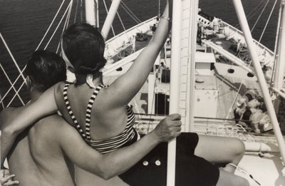 Paar aan boord van het cruiseschip 