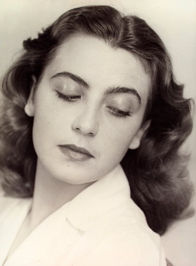 Portret van jonge vrouw, ca 1940 (z/w foto) door Vincenzo Balocchi