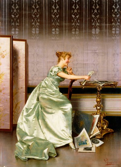 Een Elegante Dame die een Portfolio van Prenten Bewondert door Vittorio Reggianini