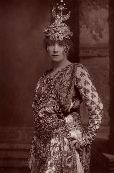 Henriette Rosine Bernard genaamd Sarah Bernhardt (1844-1923) door W. and D. (after) Downey