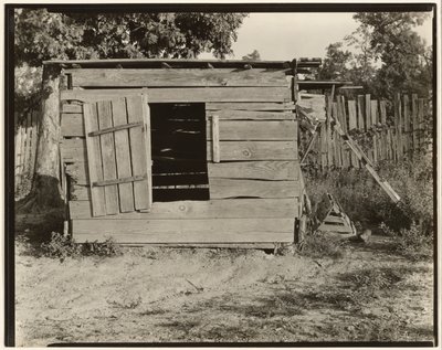 Kippenhok op de boerderij van Floyd Burroughs, Hale County, Alabama door Walker Evans