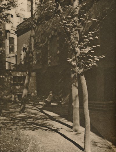 Een stille poel in het bruisende centrum van Londen, c1935 door Walter Benington