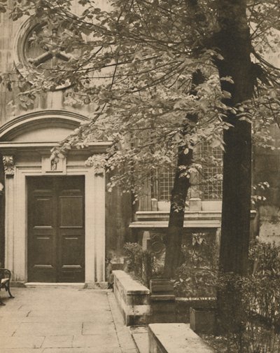 Zuiddeur van de kerk van St. Mary Aldermanbury, ca. 1935 door Walter Benington