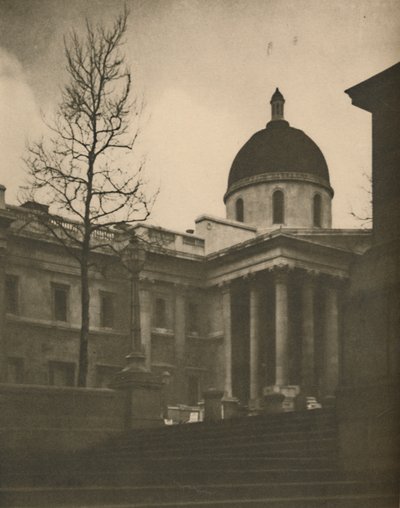 De National Gallery vanaf de Terras Trappen van Trafalgar Square door Walter Benington