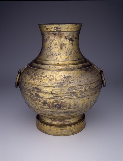 Opslagvat (Hu of Zhong) met Verstrengelde Draken en Gestileerde Wolken door Western Han Dynasty Chinese School