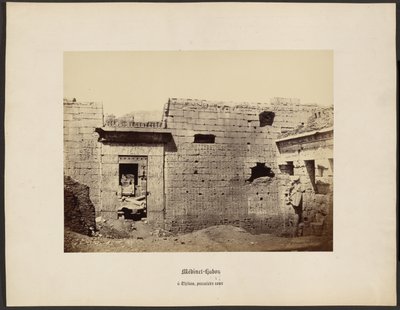 Medinet-Habou, een Thebe, premièrehof door Wilhelm Hammerschmidt