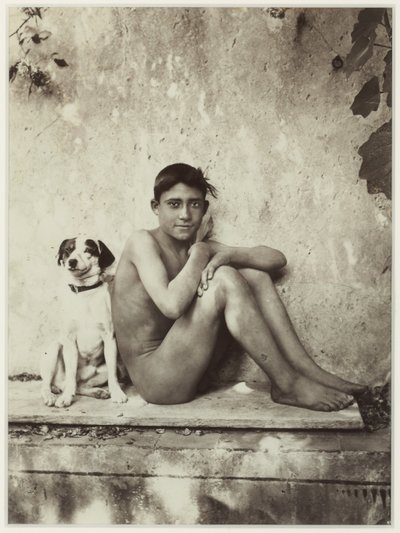 Jongen en Zijn Hond, Taormina, Italië, c.1900 door Baron Wilhelm von Gloeden