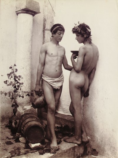 Twee jonge mannen in klassieke pose door Baron Wilhelm von Gloeden