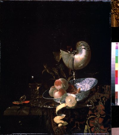 Stilleven met een parelmoeren beker door Willem Kalf
