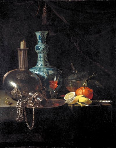 Stilleven met een pelgrimsfles, kandelaar, porseleinen vaas en fruit door Willem Kalf