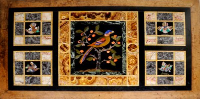 Detail van een tafel met marmeren blad door William Burges