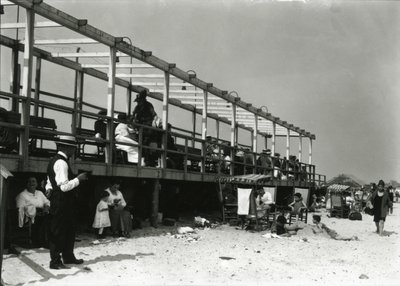 Strandscène, Coney Island, ca. 1910-21 door William Davis Hassler