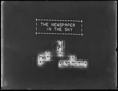 Verlicht bord voor reclame en verlicht bord voor Selznick Enterprises, New York City, januari 1917 door William Davis Hassler