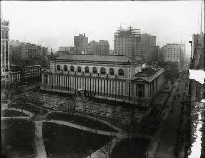 New York Public Library en Bryant Park, c.1910-21 door William Davis Hassler